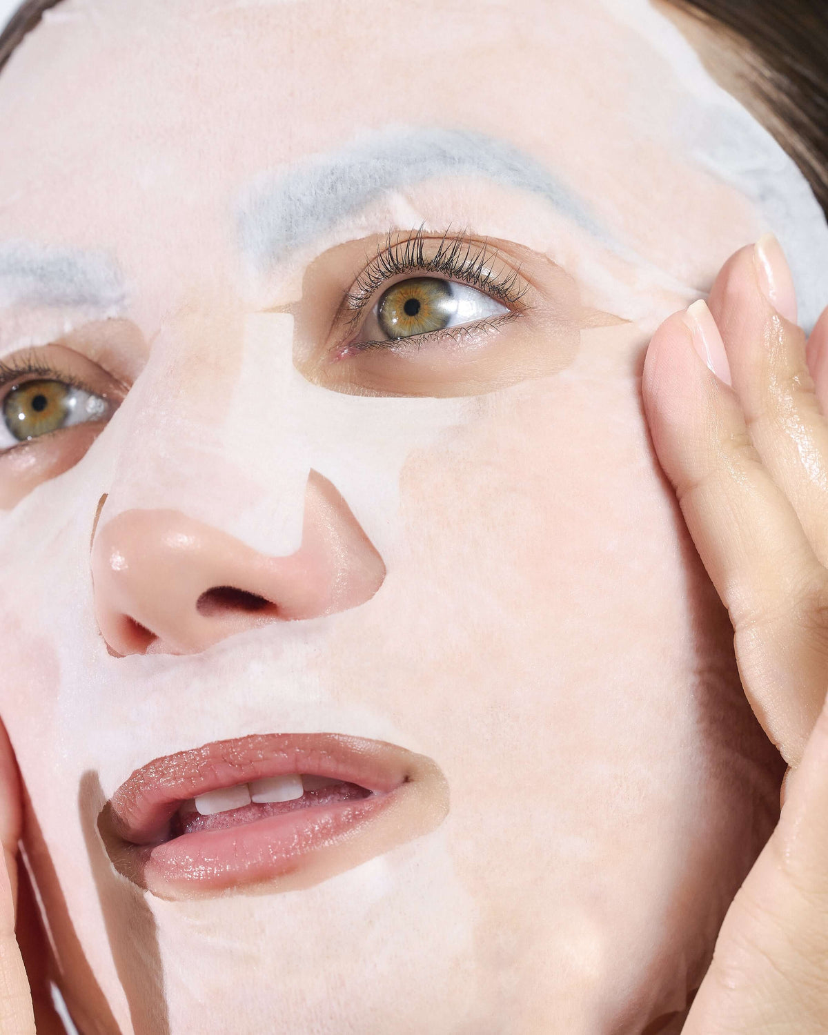 Woman wearing the Lift 27 mask on her face